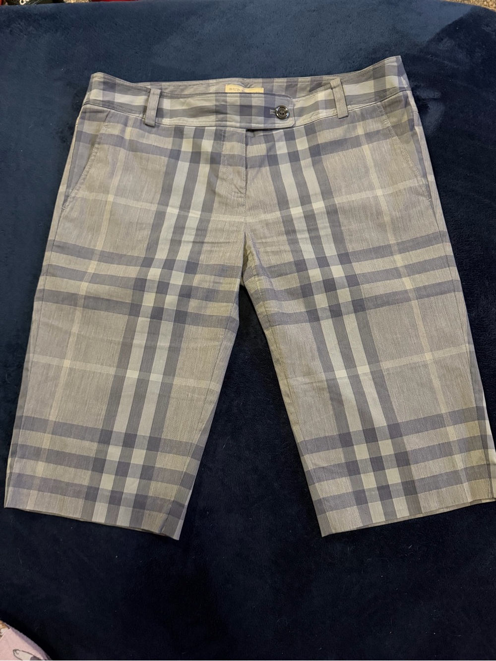 Burberry Britt Plaid Print Knee-Length Shorts in gray and white colorway